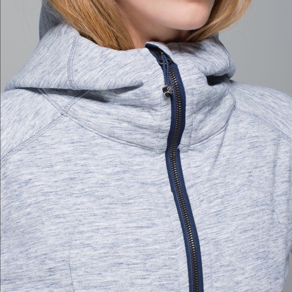 ISO Lululemon hoodie size 2 or 4 on the daily